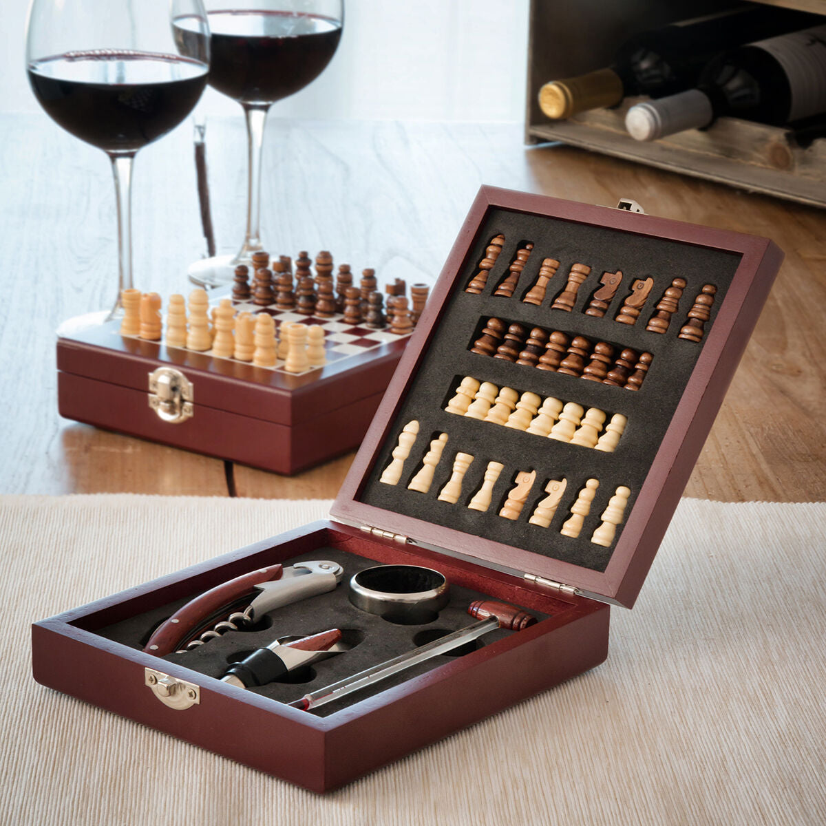 Šahovski vinski darilni set (37-delni)